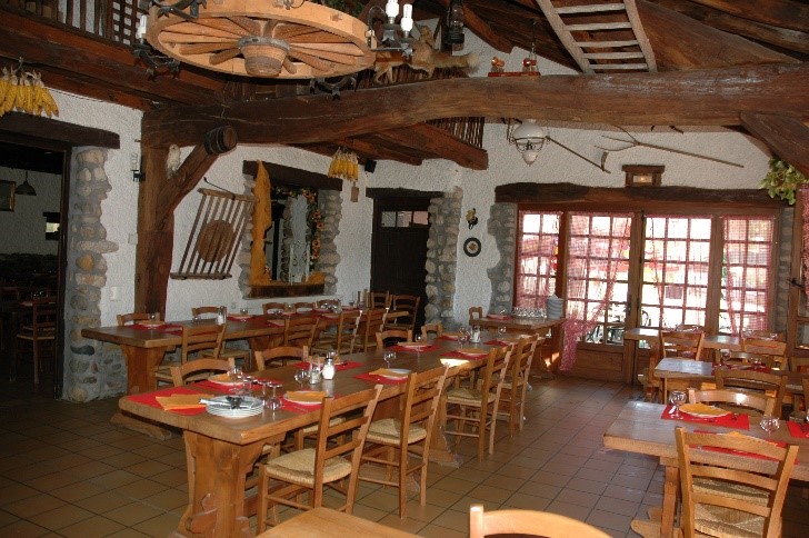 salle auberge ailloud - repas de groupe